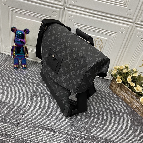 ルイヴィトンバッグ背面デザイン